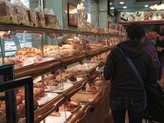 面包甜点陈列柜-新侨三宝乐面包店(崇文门店)