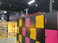 -嘿哟动霸CHUA·新潮玩运动娱乐中心·蹦床滑冰团建乐园