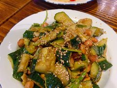 老北京拍黄瓜-马路牙子地桌烤肉(工体店)