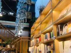 -猫的天空之城概念书店(杭州南宋御街店)