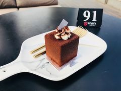 -UNI UNI(环亚凯瑟琳店)