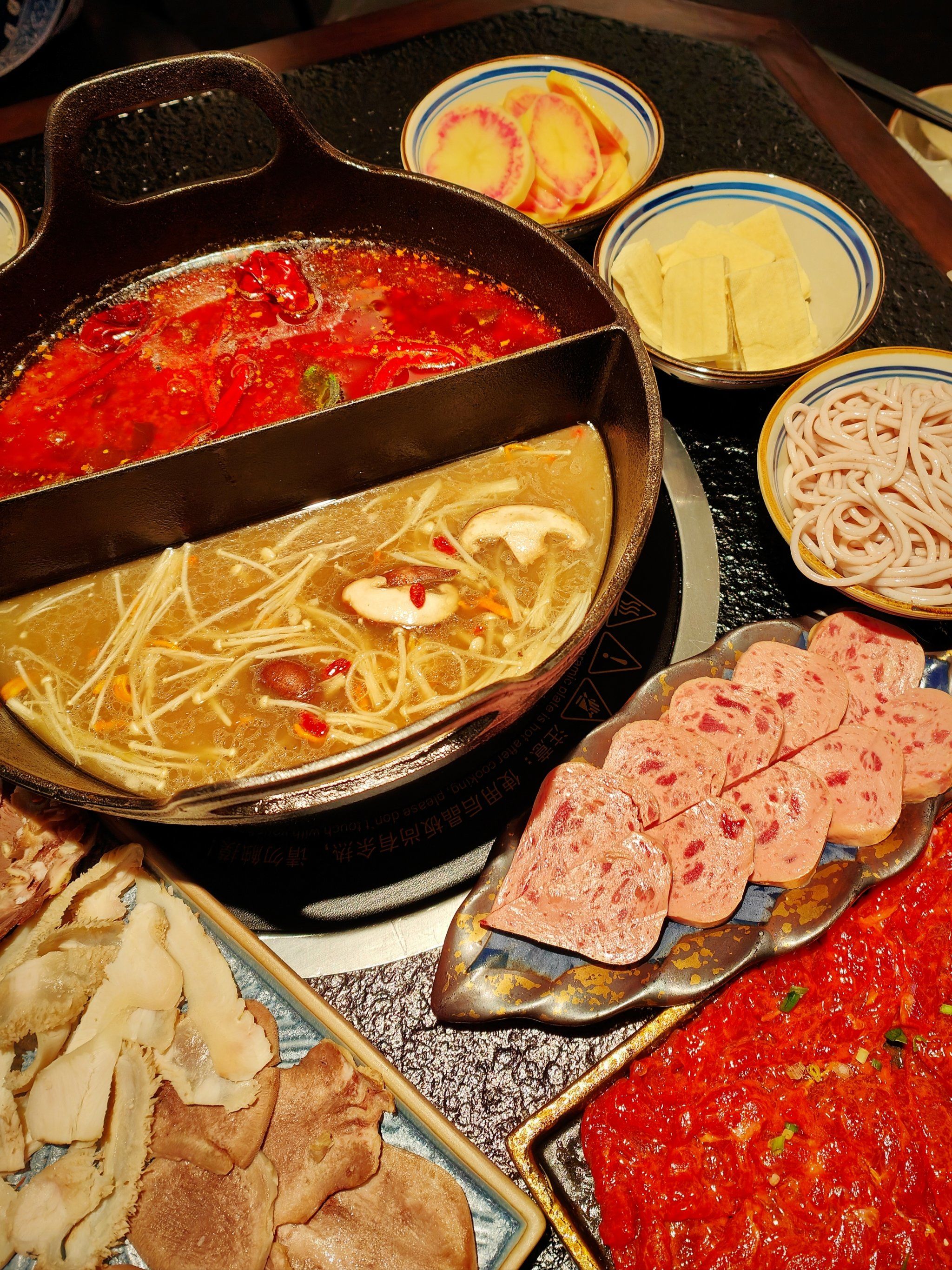 夏天怎么能不约场酸菜火锅