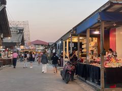 -席娜卡琳火车铁道夜市