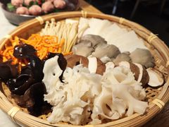 -尚尚仙·酸汤猪手·猪肚鸡火锅(华联万柳购物中心店)