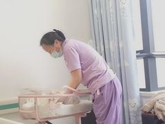 -秋歌护理·月嫂·育儿嫂(浦东医院店)