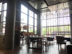 靠窗位-LIN COFFEE CO(龙珠达店)