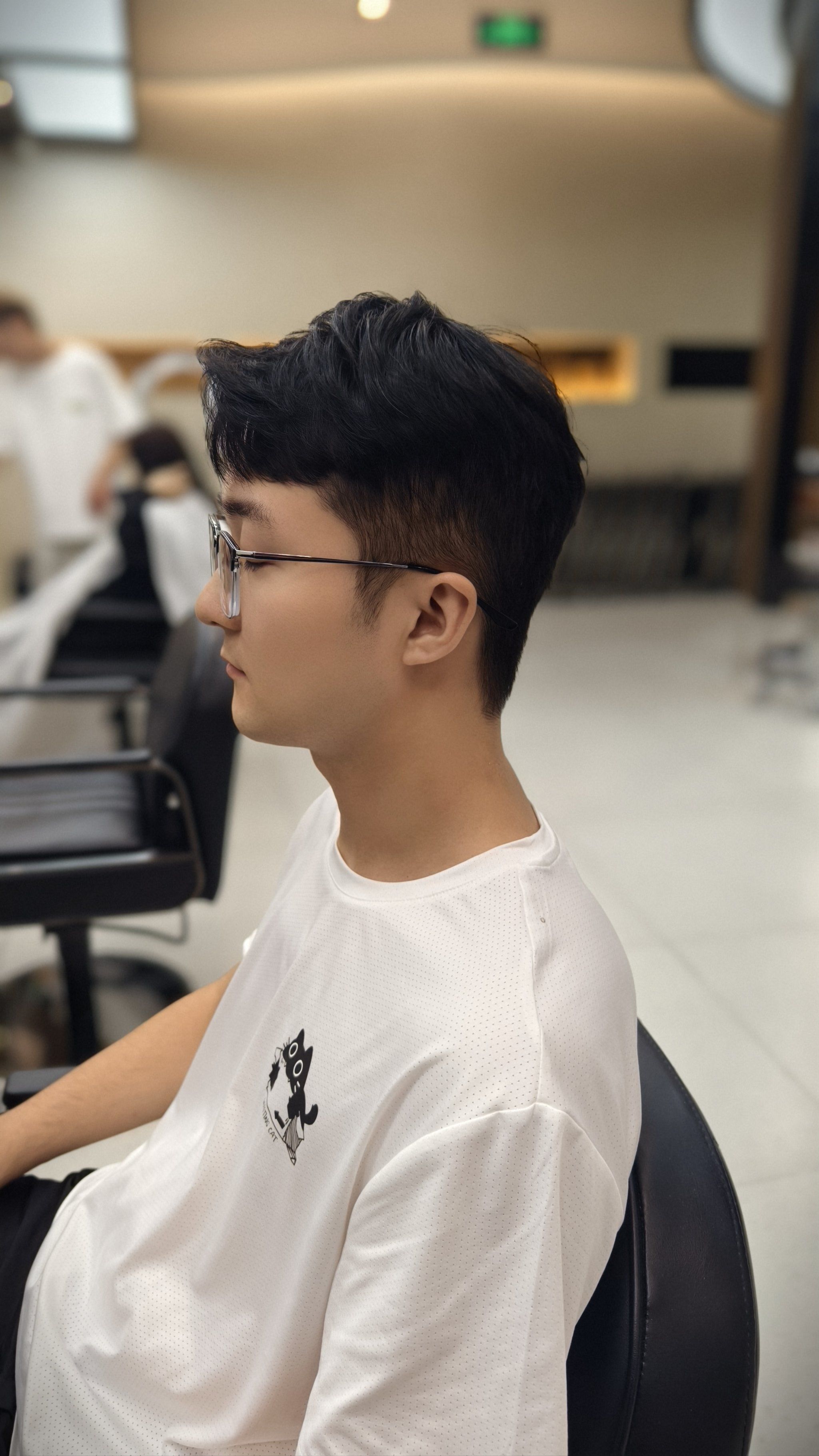 好打理的男士三七发型