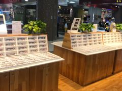 -MiRi眼镜连锁·蔡司·尼康控优点合作店(莘庄店)