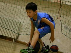 球场-育华篮球培训(新华路校区)