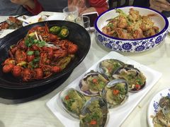 -虾弄弄海派小龙虾·牛羊蝎子火锅