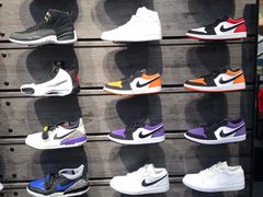 -ABC MART(心斎橋店)