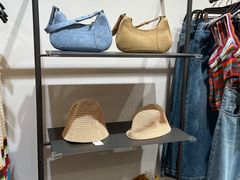 -URBAN REVIVO(高德置地广场·春广场店)