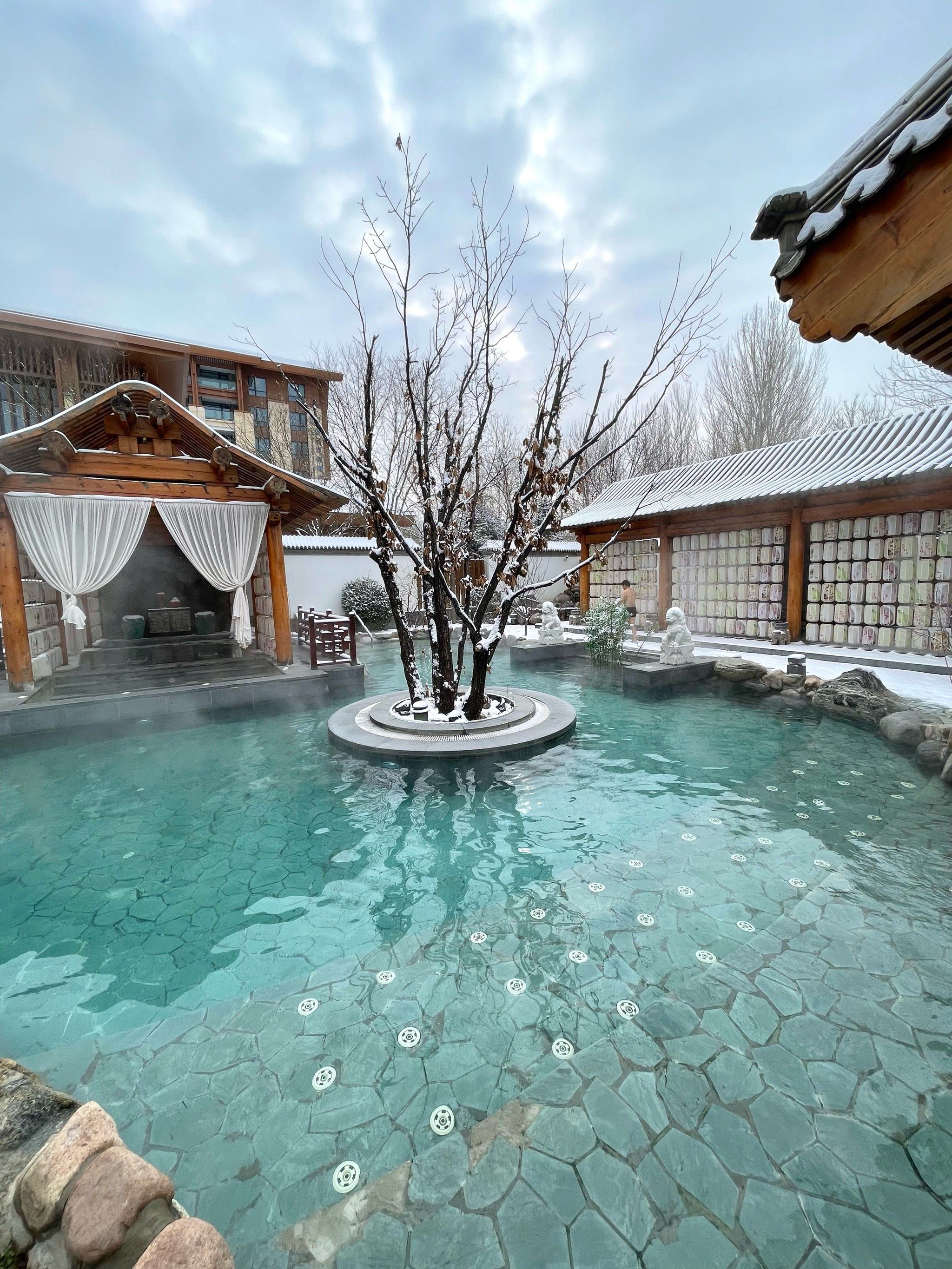 女朋友带我来的 居然一个人也没有