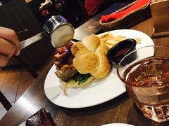-拉亚汉堡经典餐厅(商城路店)