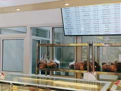 面包甜点陈列柜-白玉兰传统小吃