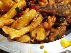 干锅酥鱼小薯条-东来菜馆•手抓海鲜家常菜•海鲜锅贴(鸽子窝店)