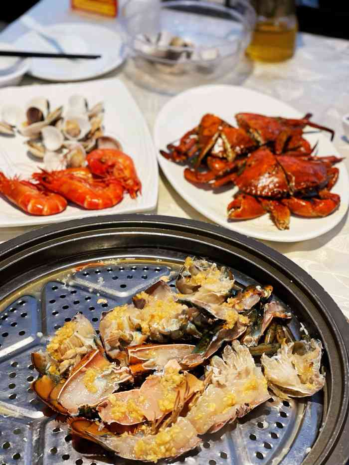 越百海海鲜蒸锅(海湾店)-"这里不是很多人,很快就有位置了,服务一般.