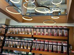 面包甜点陈列柜-星巴克臻选(成都宽窄巷子店)