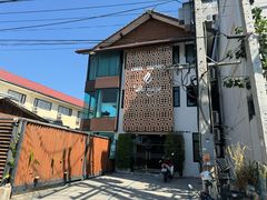 -Dash Teak House