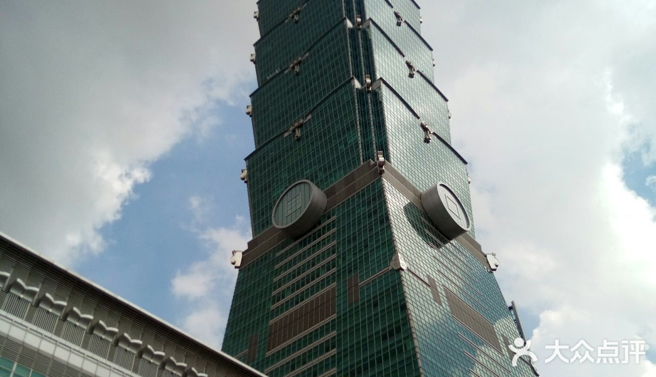 美景一览无余。世界最快电梯真的是有够快，刷刷的就到了