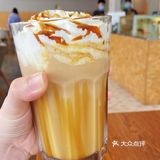 两个人吃一人一半吃完就基本饱啦,份量足足的