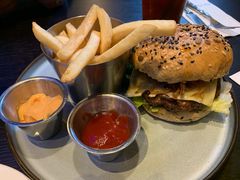 蘑菇味狠浓牛肉汉堡-bluefrog蓝蛙(水游城店)