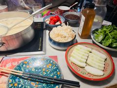 -尚尚仙·酸汤猪手·猪肚鸡火锅(华联万柳购物中心店)