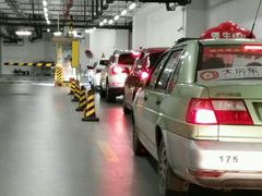 -虹桥天地-停车场