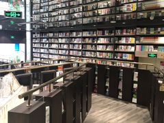 -钟书阁(群光广场店)