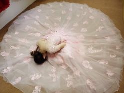 -觅白婚纱礼服馆
