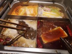 鸳鸯锅-旺龙巷重庆脆毛肚火锅·潜山扛把子店(潜山商业街店)