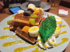 水果华夫饼-Lia Cafe Bar Restaurant松山咖啡屋