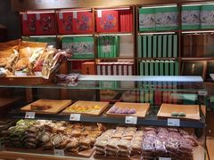 面包甜点陈列柜-南宋胡记(杭州灵隐寺店)