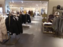 -URBAN REVIVO(济南领秀城贵和购物中心店)