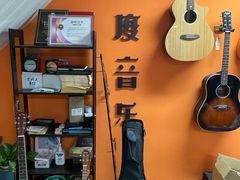 -八度音乐吉他教室(汉广店)