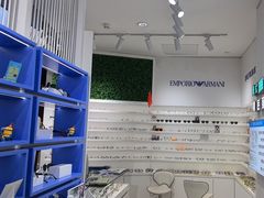 -美式眼镜·授权蔡司.依视路.尼康.豪雅.明月(南翔印象城店)