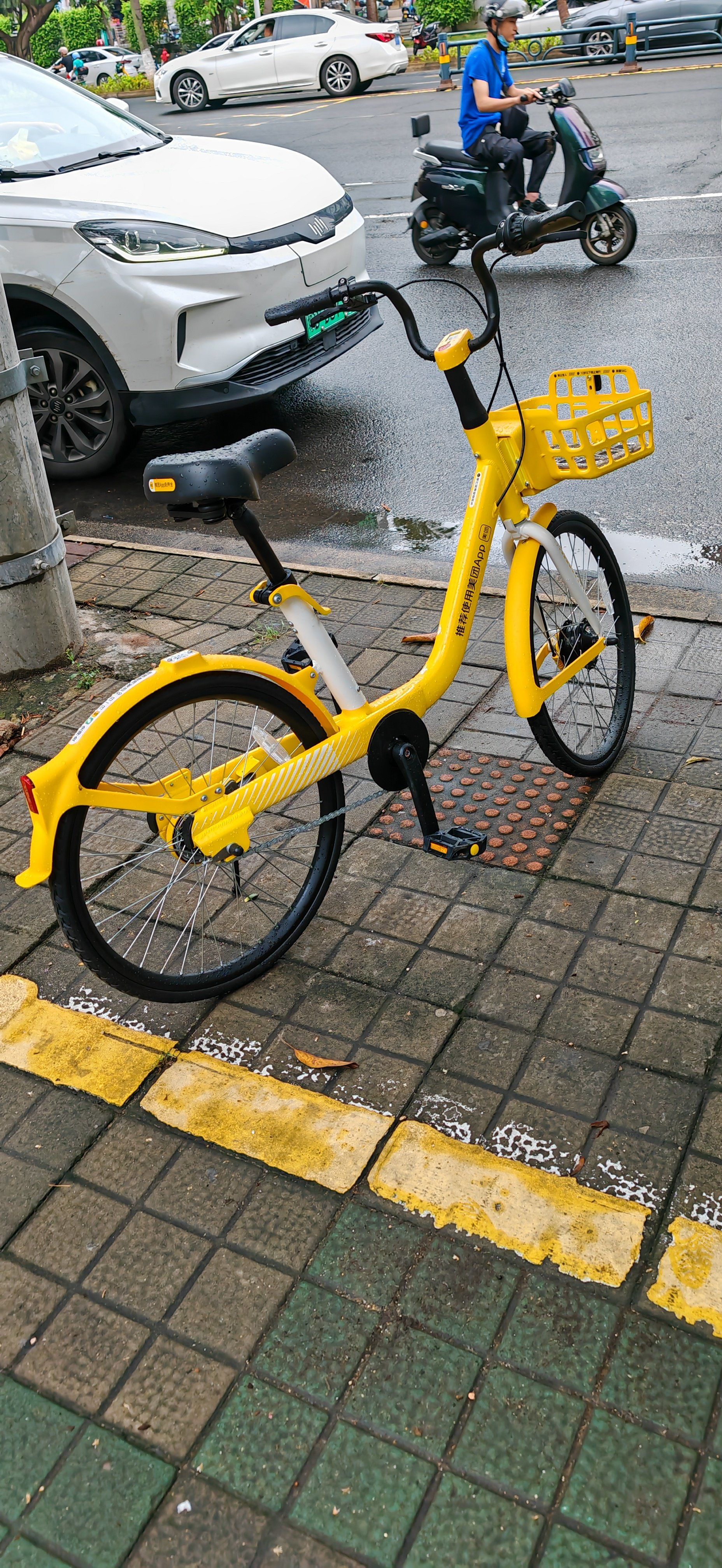 发现了新投放的美团单车