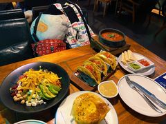 牛舌汤配薄饼-Famous肥猫墨西哥音乐餐吧(五棵松华熙LIVE店)