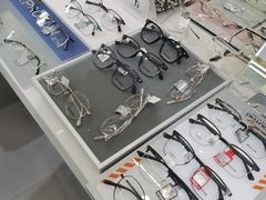 -视野联行眼镜·德国蔡司镜片·法国依视路·韩国凯米(温江店)