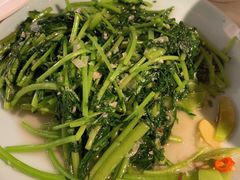 蒜泥茼蒿-日丰园海肠水饺·老字号大连海鲜(和平广场店)