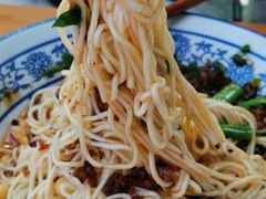 -渝之汇牛肉豌杂面