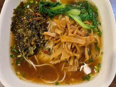 酸辣笋丝米粉-双燕楼·手工馄饨·汤面小吃(世纪汇店)