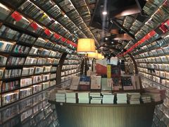 -钟书阁(珍园店)