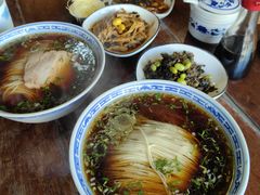 红汤底-同得兴 Since·1995 传统苏式面馆(嘉馀坊店)