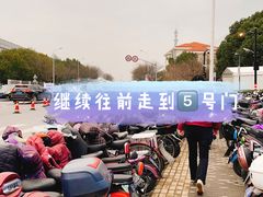 -奥特莱斯停车场