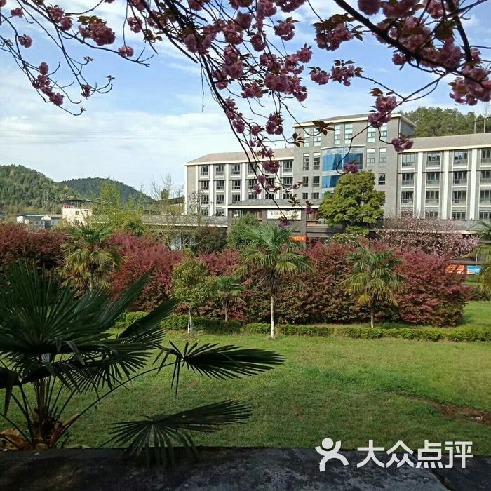 金刀峡两江假日酒店