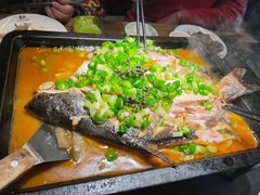 碧绿青椒味烤草鱼-夯鱼烤鱼·尔滨地标美食(中央商场店)