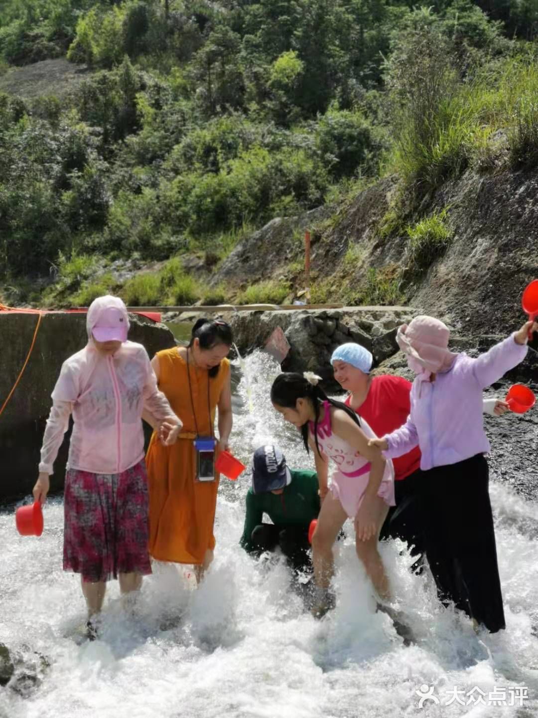在仙游县与德化县交界的九仙溪上游，有一处可与白水洋相