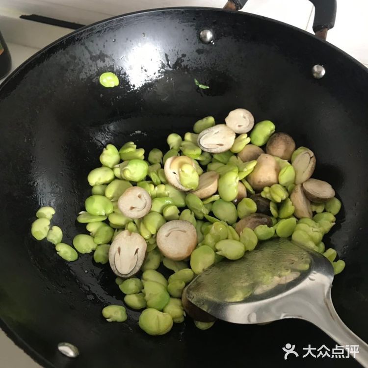 鲜掉牙——蚕豆草菇蛋汤