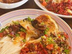 -歹歹的加个面过油肉拌面
